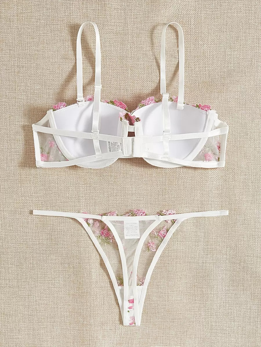 Conjunto Lingerie Bordado Floral Delicado